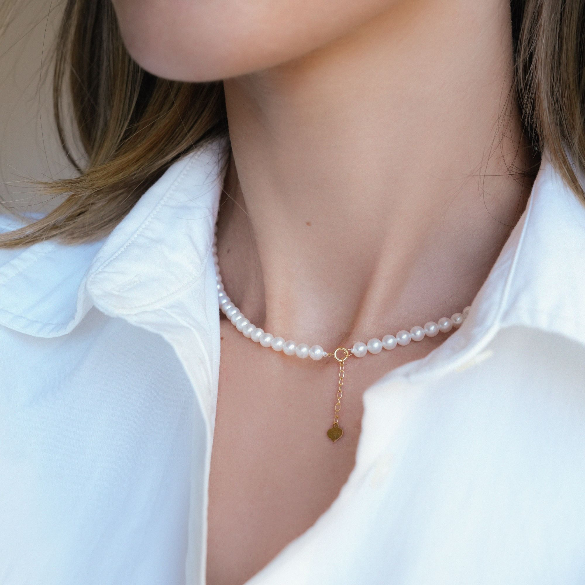 Colier Heart cu perle albe de cultura de 5mm cu inchizatoare din aur galben de 18k