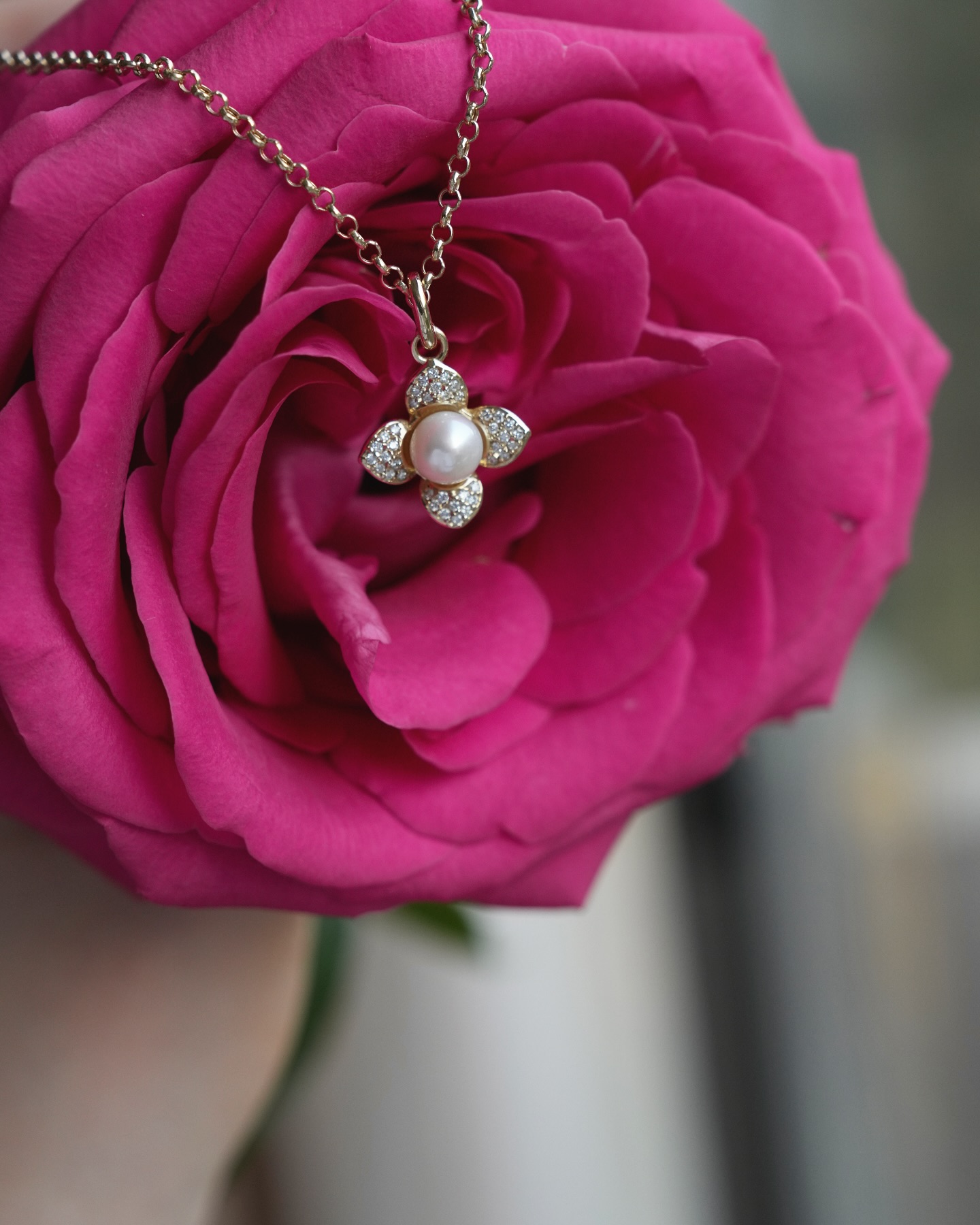 Colier Flower cu o perla alba de cultura 6mm si diamant de 0.17CT, aur galben de 14k - imagine 2