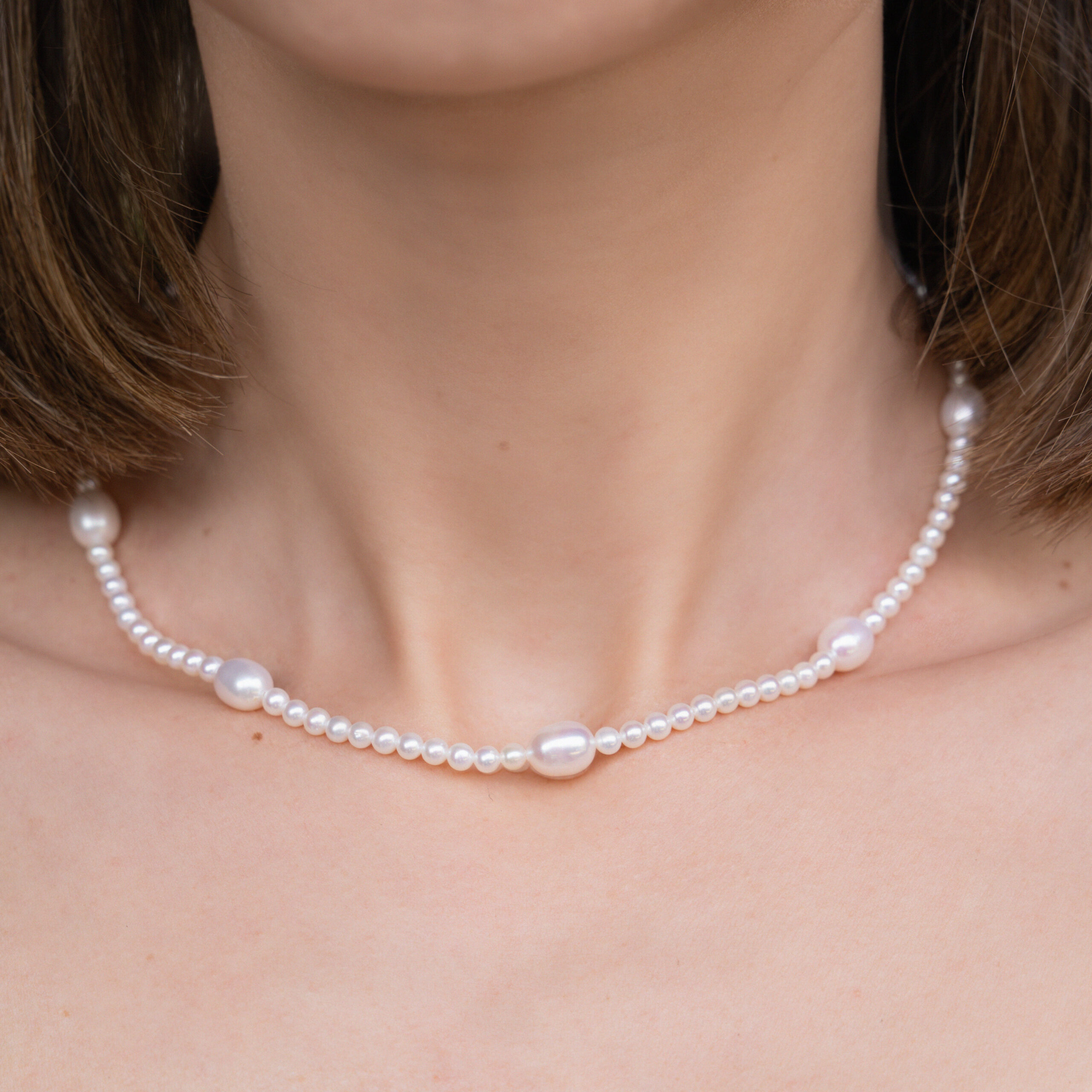 Colier Minimal cu perle albe de cultura de 3-7mm, inchizatoare din aur galben de 18k